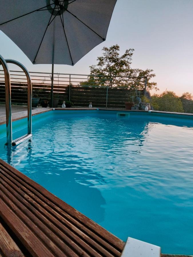 Chambre Familiale Anna "Mon Lit Au Pre" , Jusqu'A 4 Adultes Et 2 Enfants Avec Piscine Familles, Couples Ou Femmes Seulement Pontours Bagian luar foto